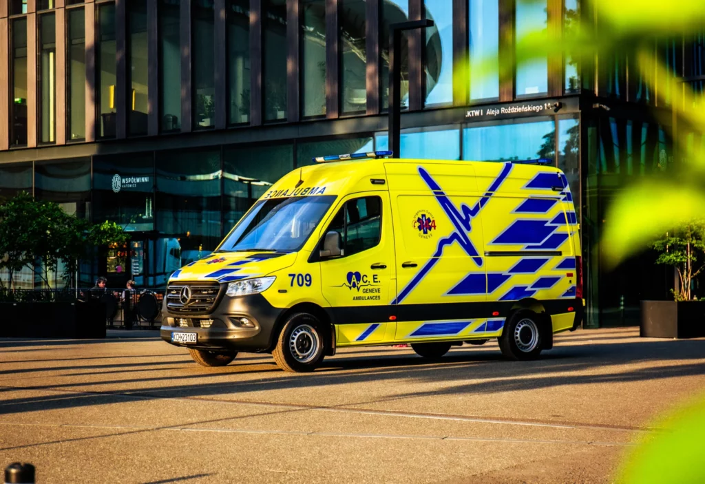ambulanza in circolazione a Ginevra 2048x1406