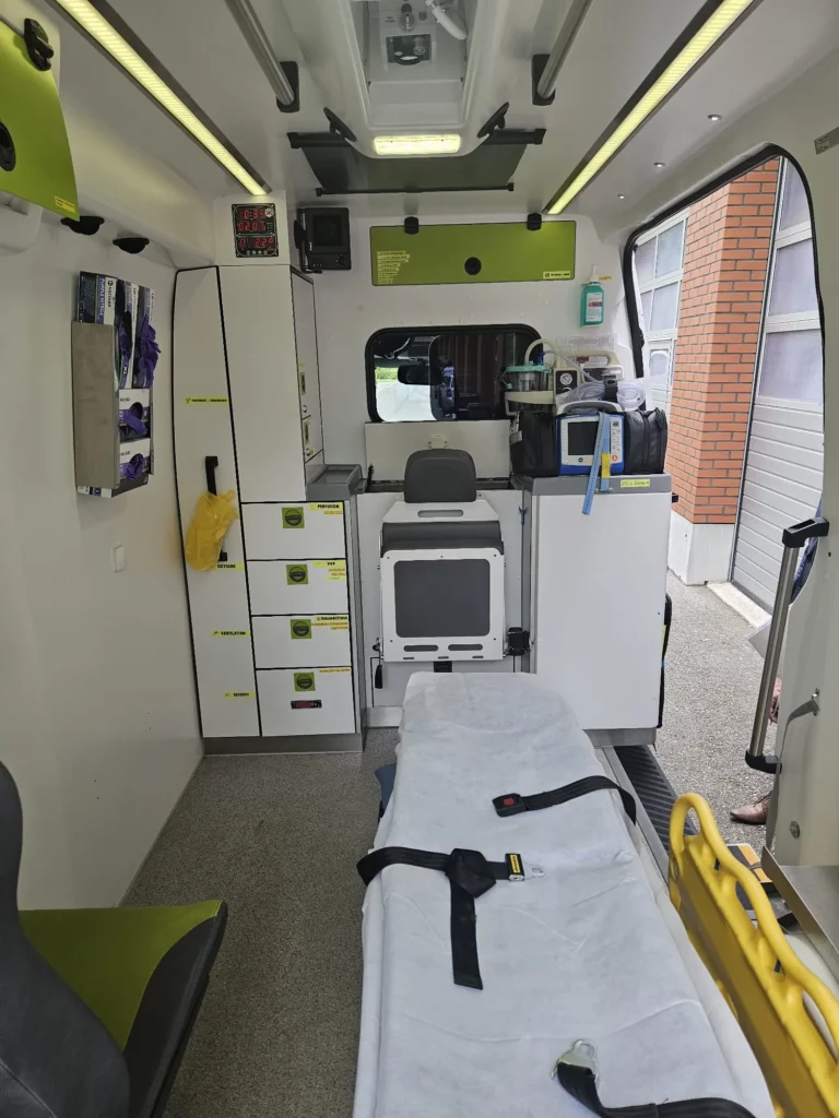 intérieur de l'ambulance vétérinaire