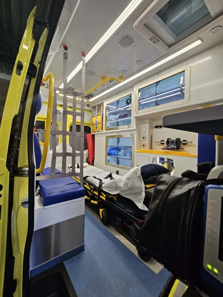 vue de l'intérieur de l'ambulance
